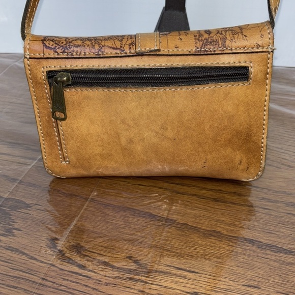 Patricia Nash Tori Crossbody. Iconic signature map. Leather. Many pockets. EUC. - Picture 3 of 9